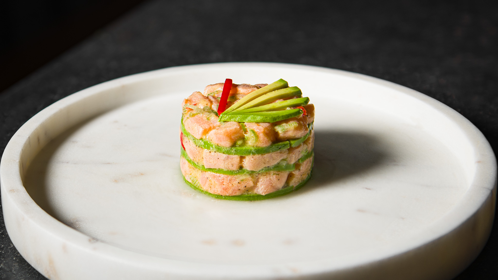 Mehr über den Artikel erfahren Lachs Tatar Avocado