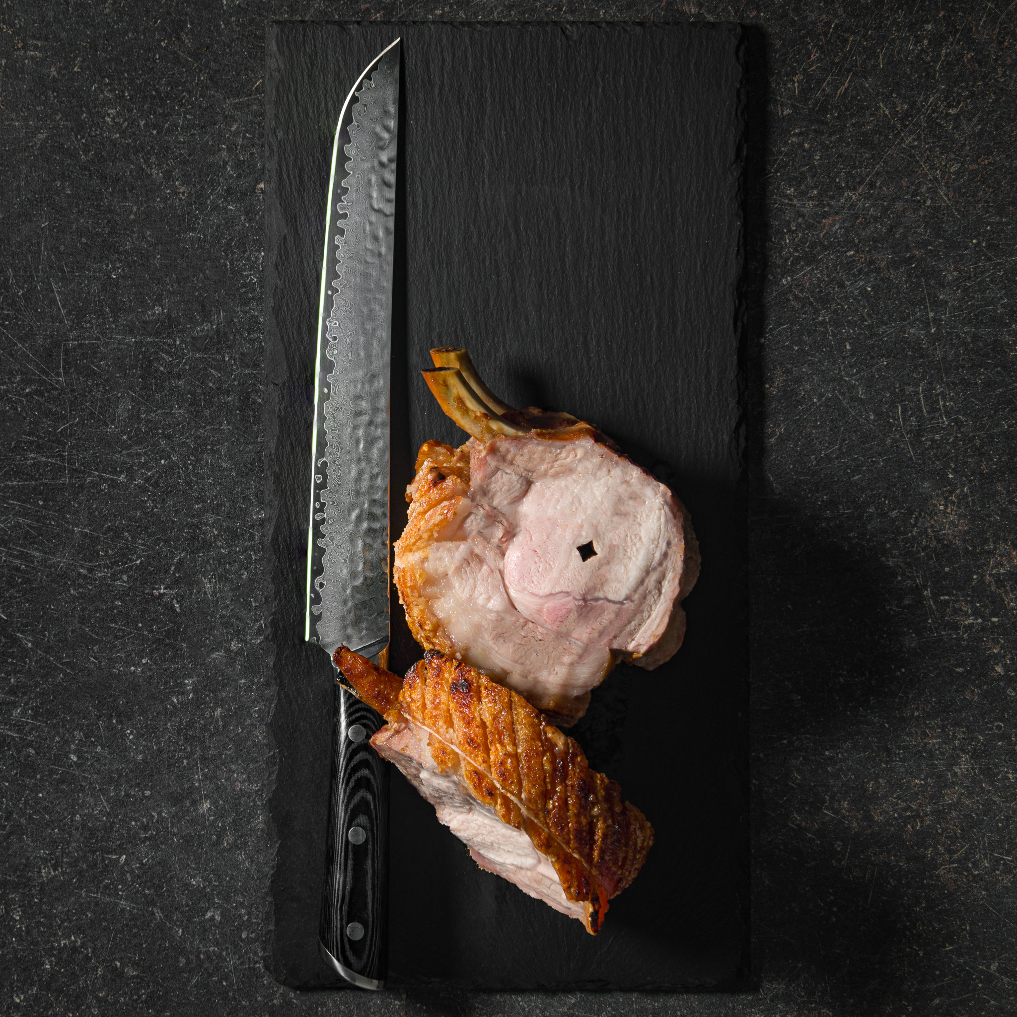 Knuspriges Bauernkotlett Schweizer Fleisch mit hochwertigem ready4meat The Butcher Damastmesser Set