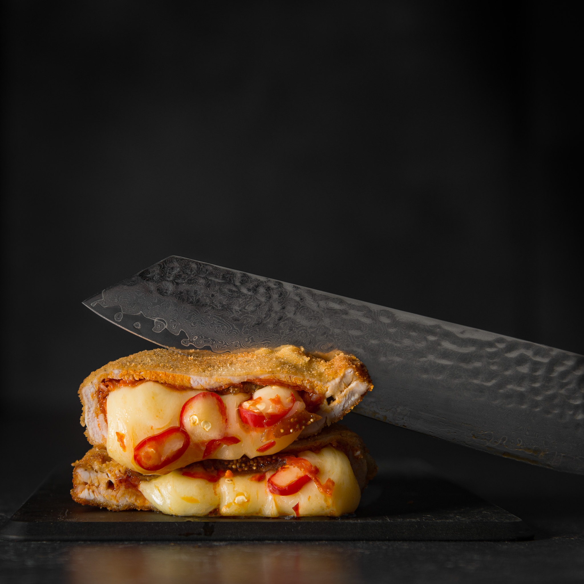 Feigen Cordon Bleu Schweizer Fleisch mit hochwertigem The Perfectionist Damastmesser ready4meat Schweiz