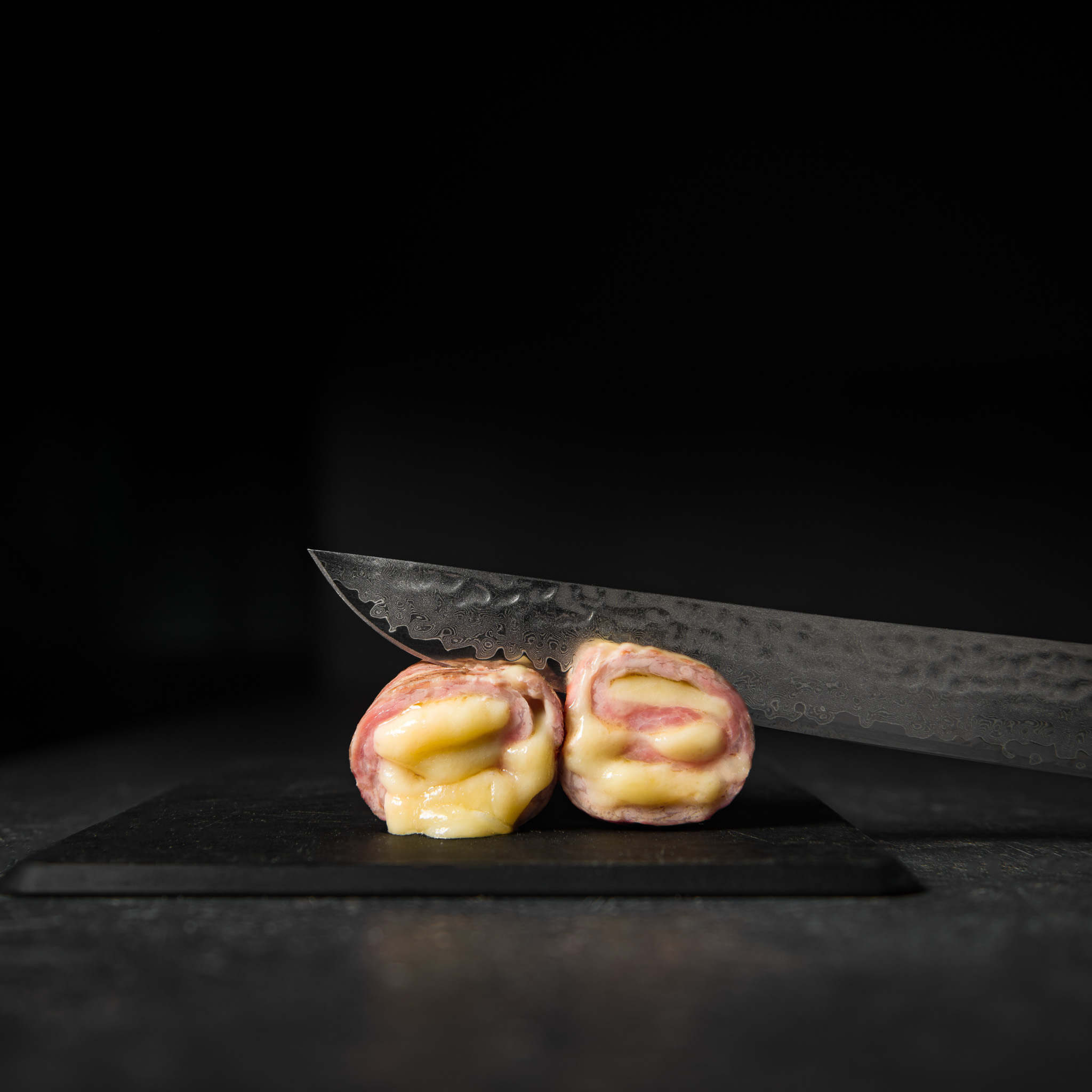 Pata Negra Secreto Iberico mit hochwertigem ready4meat The Butcher Damastmesser Schweiz