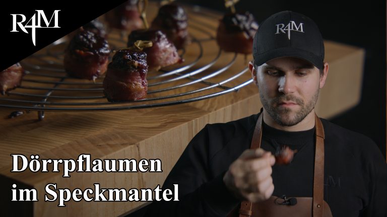 Gefüllte Dörrpflaumen im Speckmantel mit Frischkäse, Haselnuss und BBQ-Sauce frisch aus dem Ofen – perfekter Apéro Snack Rezept